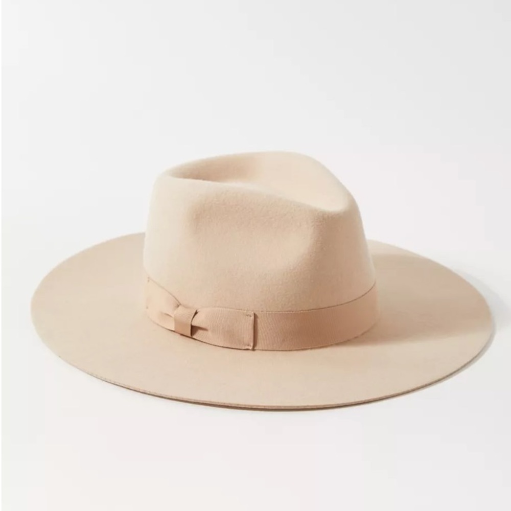 NWT urban outfitter neutral brim hat